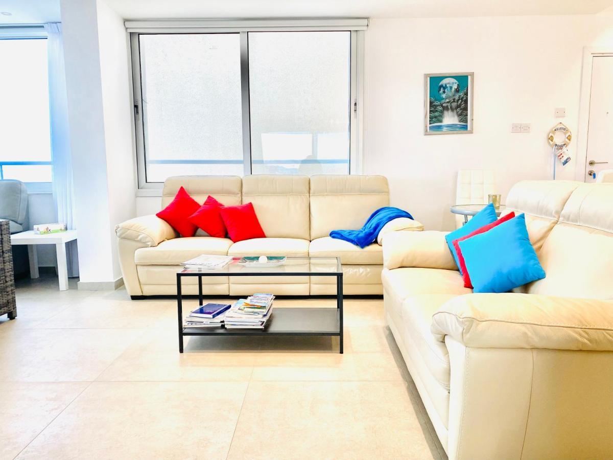Panoramic Seaside Getaway, 2-Br Penthouse Lárnaca Exterior foto