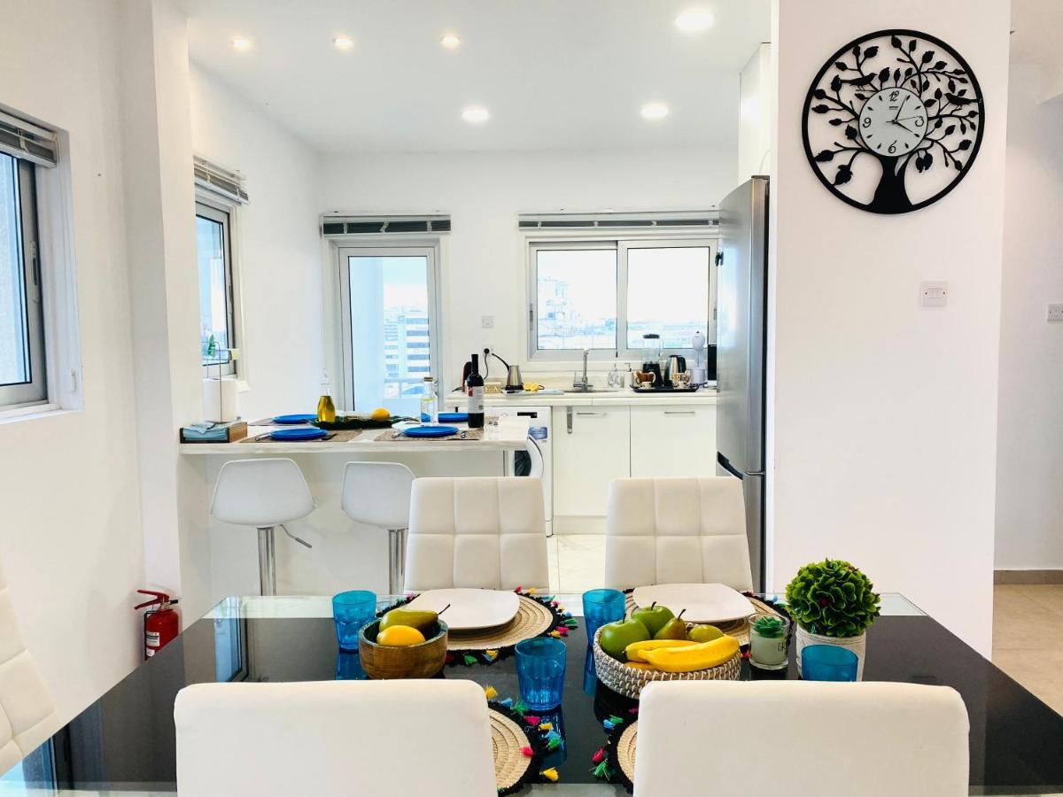 Panoramic Seaside Getaway, 2-Br Penthouse Lárnaca Exterior foto